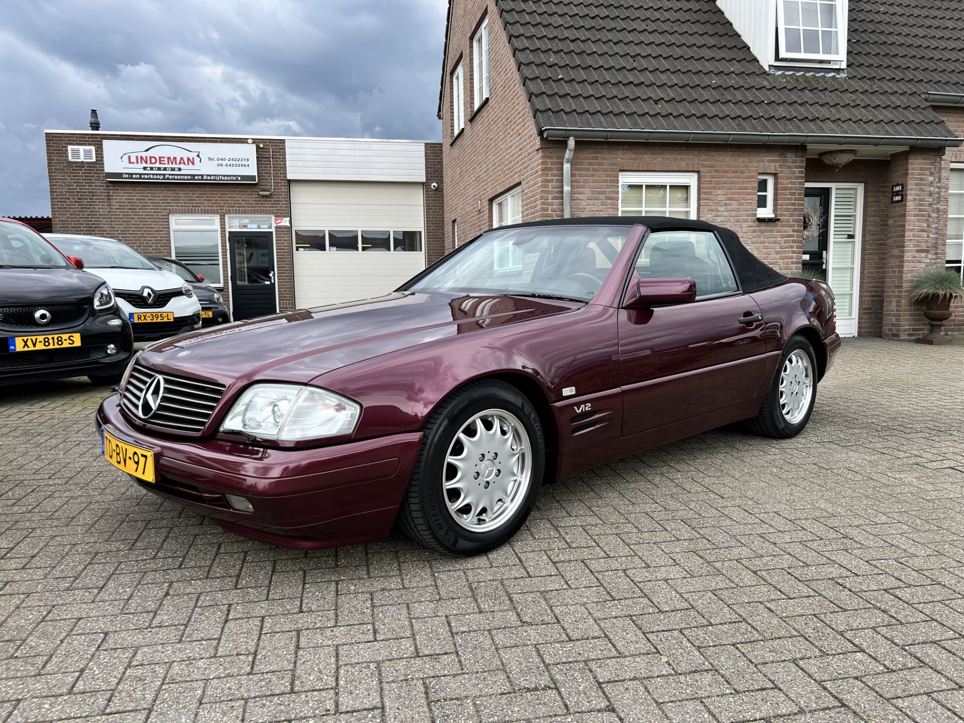 38241204-2.jpg