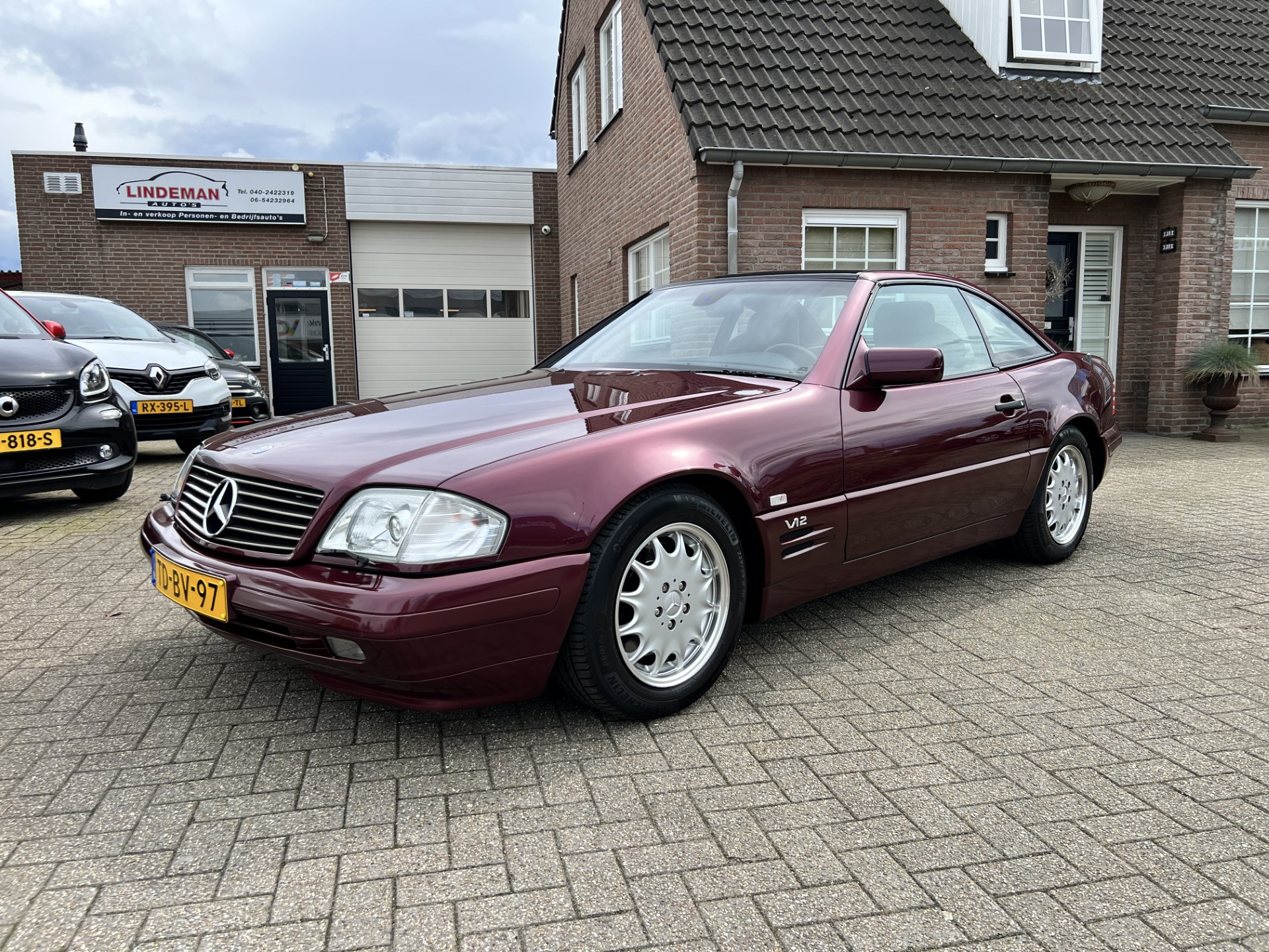 38241204-4.jpg