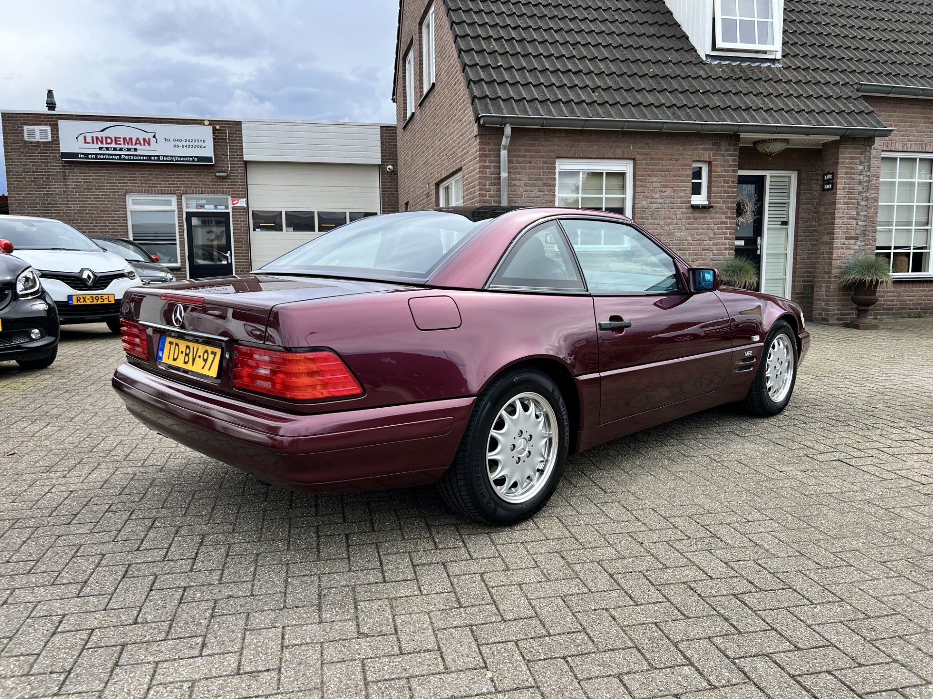38241204-5.jpg