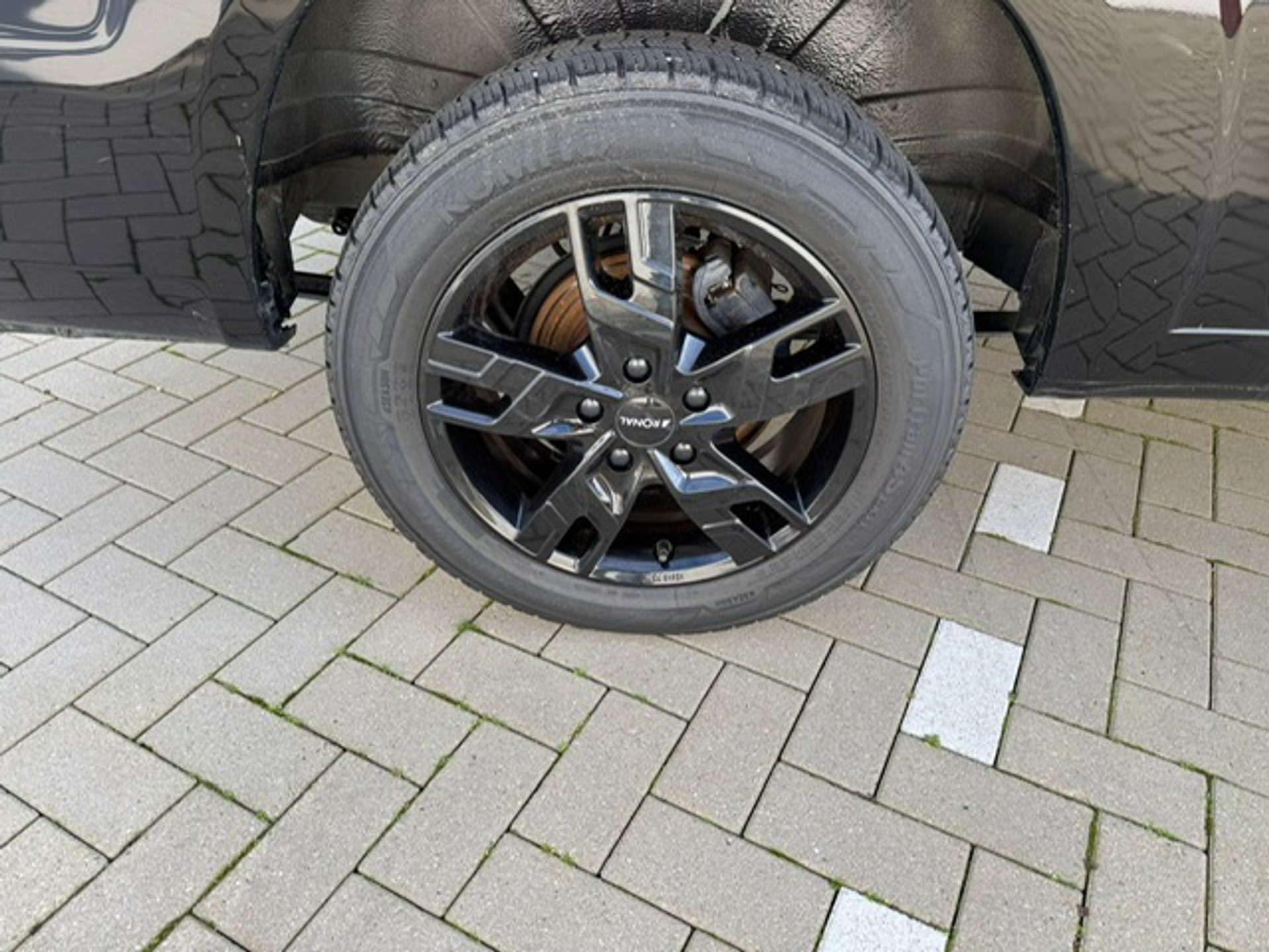 42820180-12.jpg