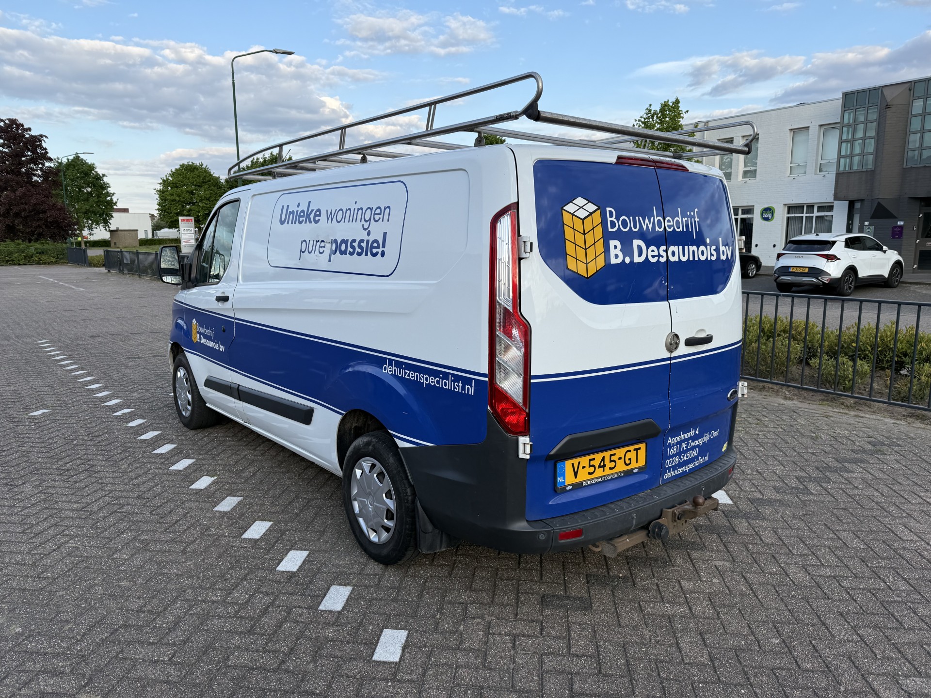 44832231-2.jpg