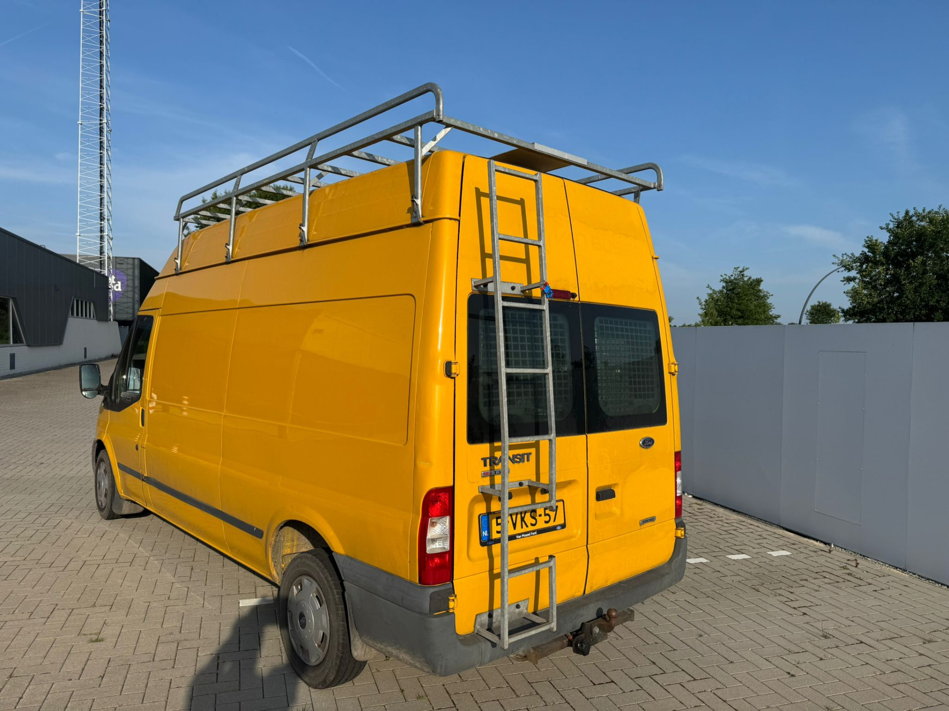 45671587-1.jpg