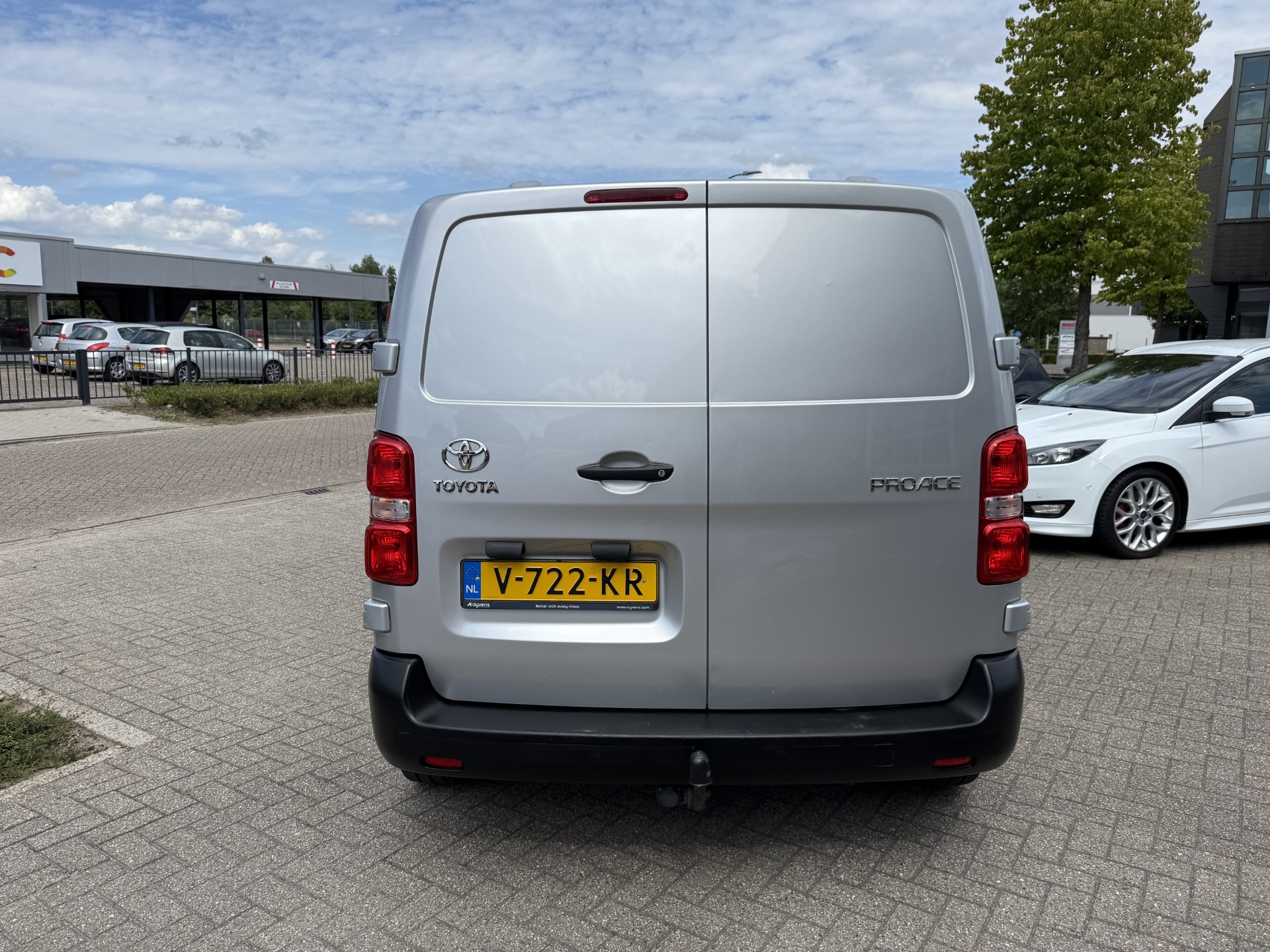 46717283-14.jpg