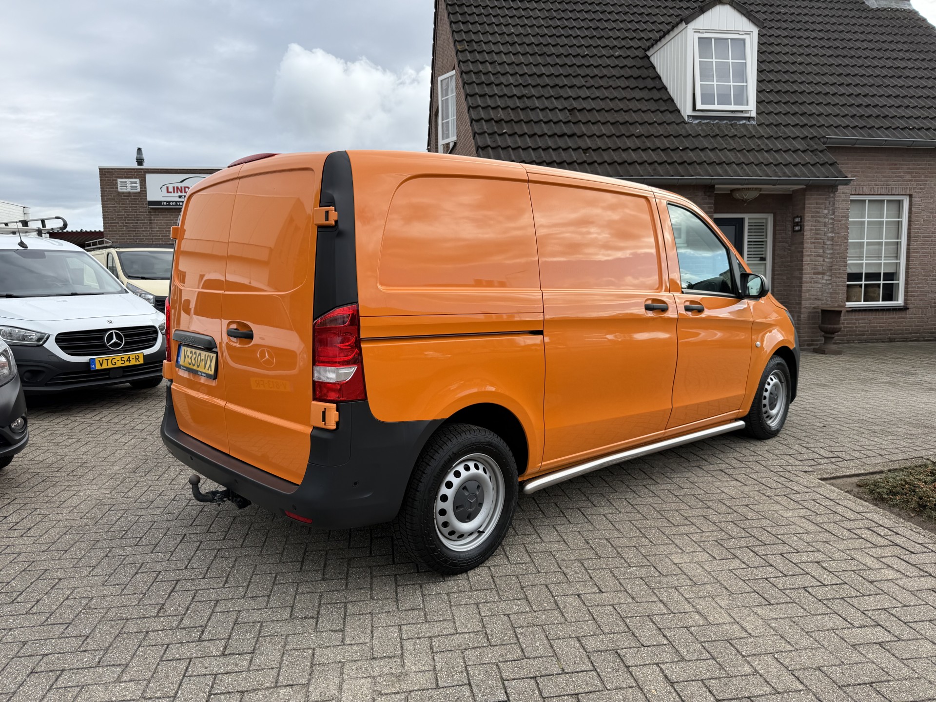 47491762-1.jpg