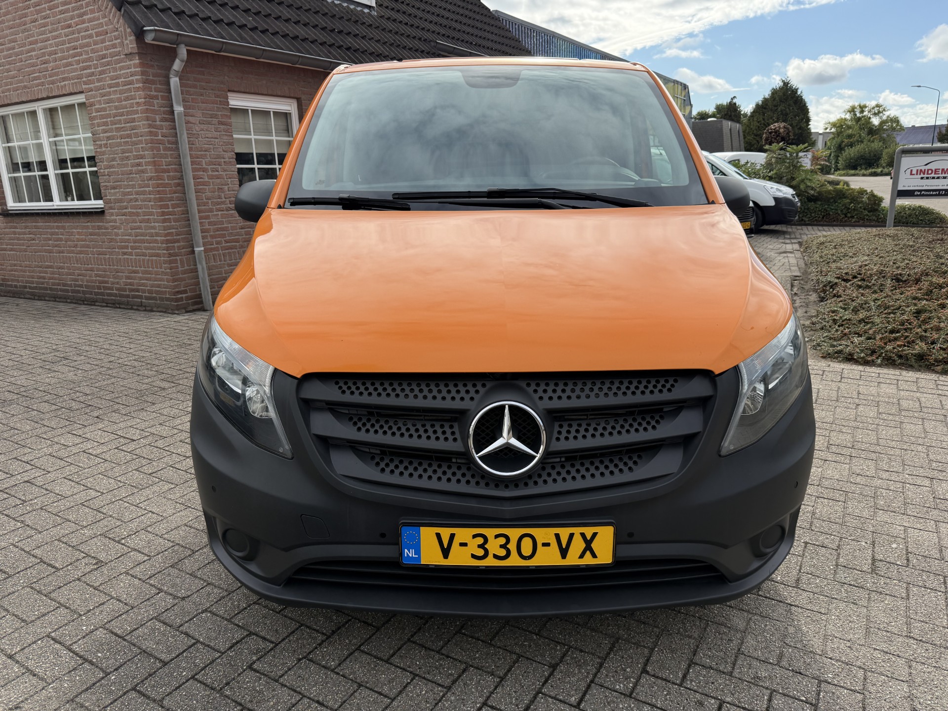 47491762-16.jpg