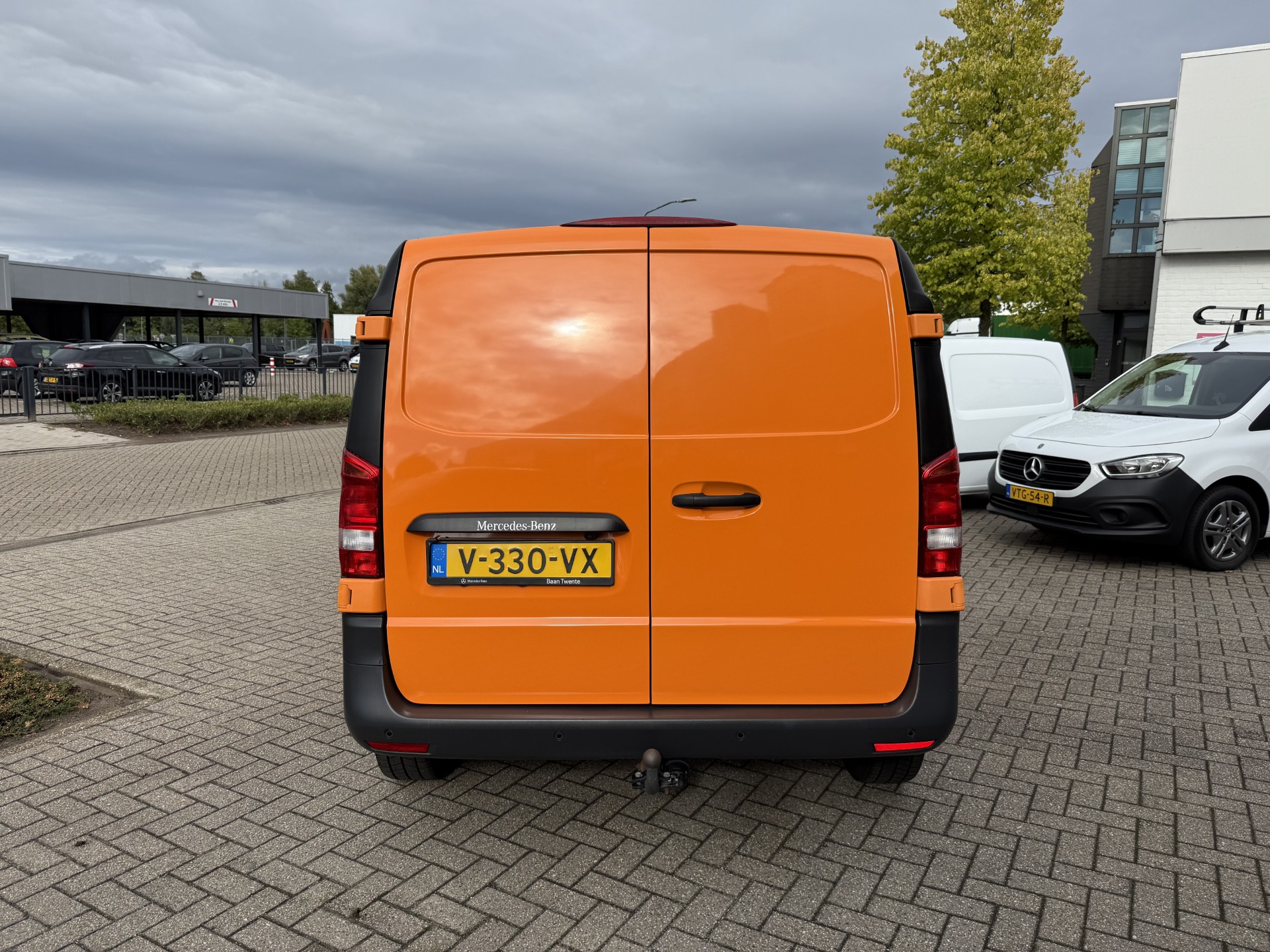 47491762-17.jpg