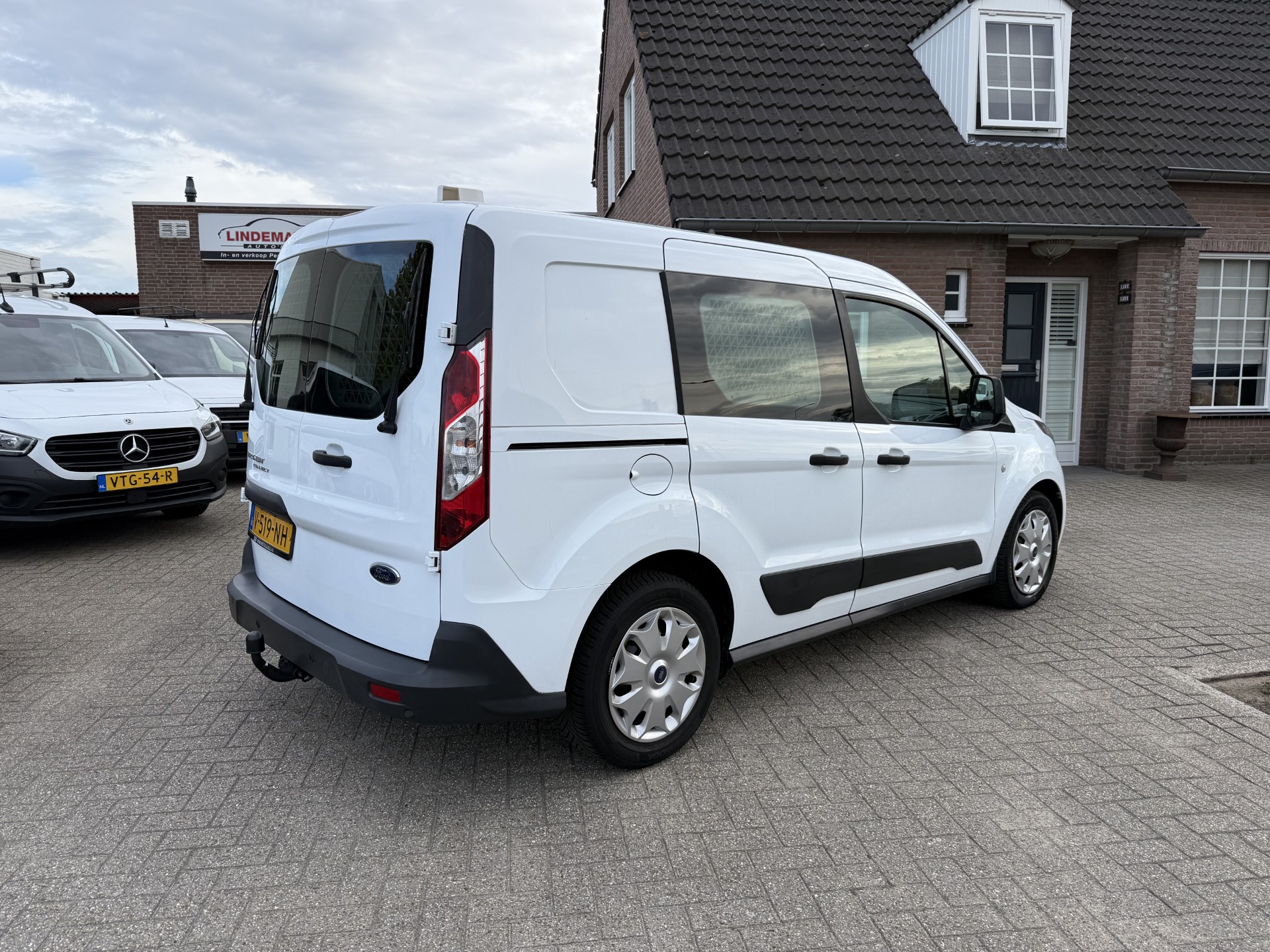 47517545-1.jpg