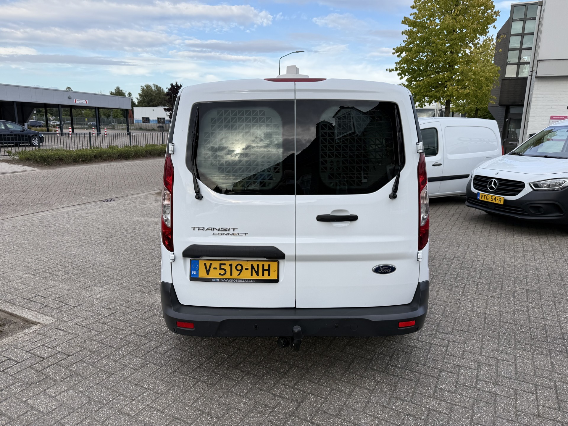47517545-15.jpg