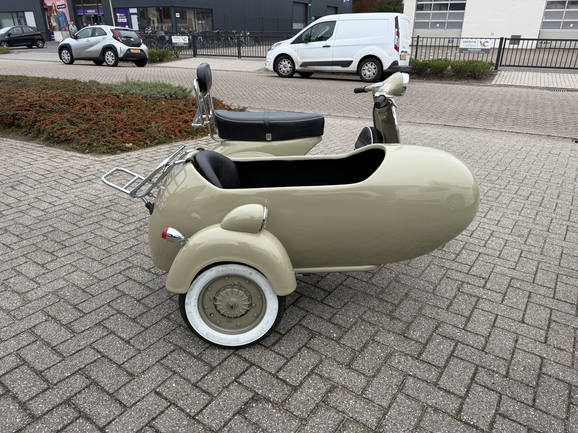 48365959-4.jpg