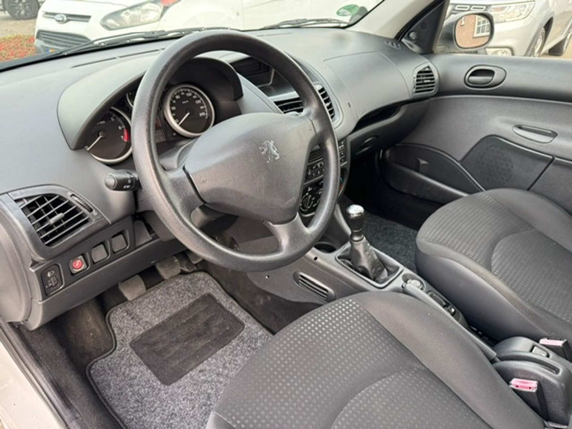 48518815-4.jpg