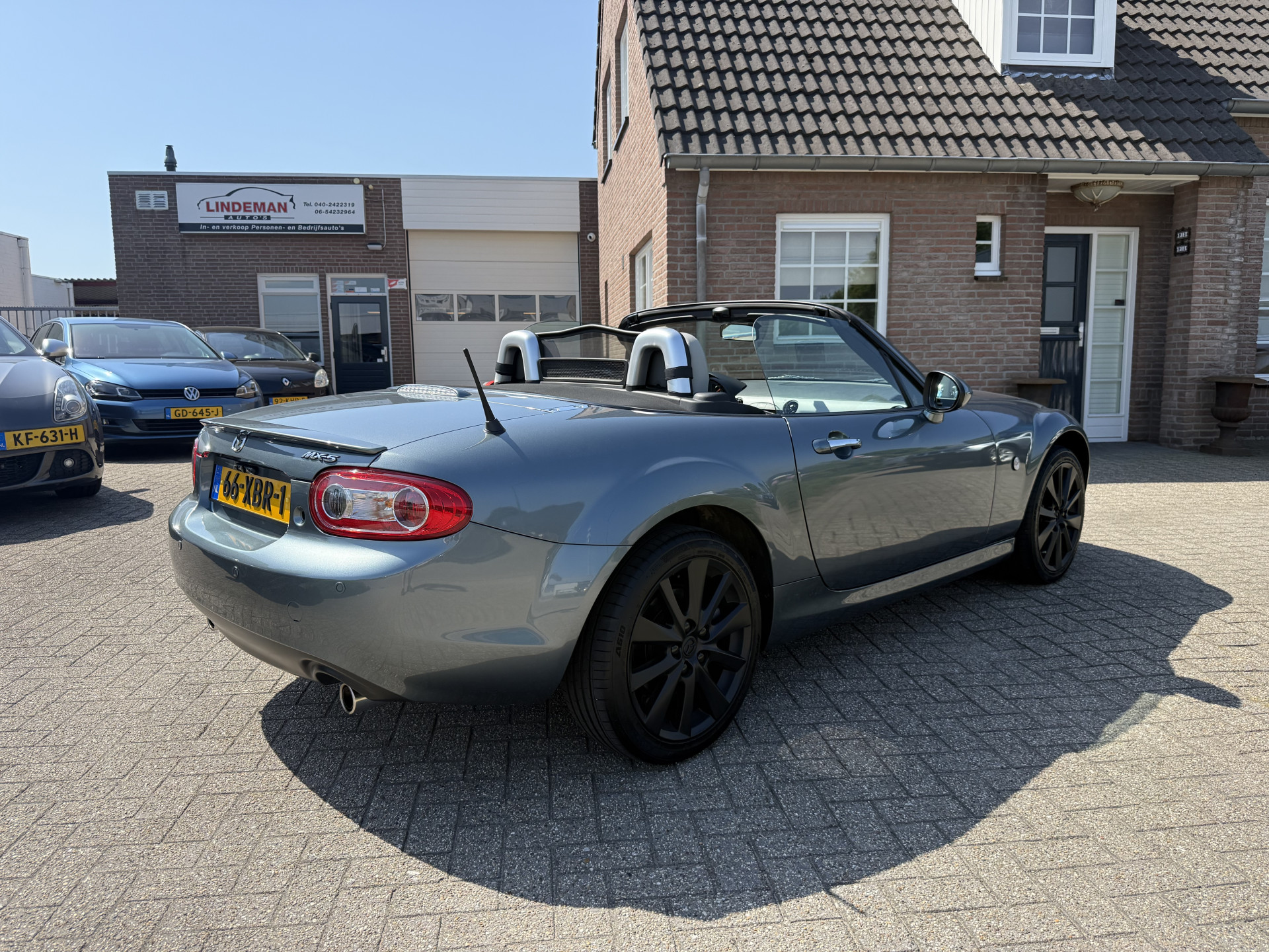 54566812-1.jpg