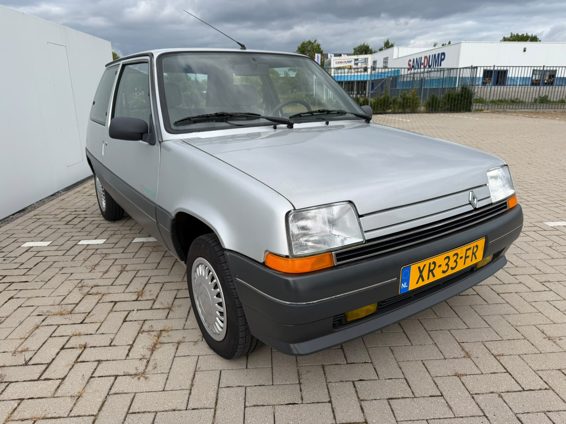 55359938-1.jpg